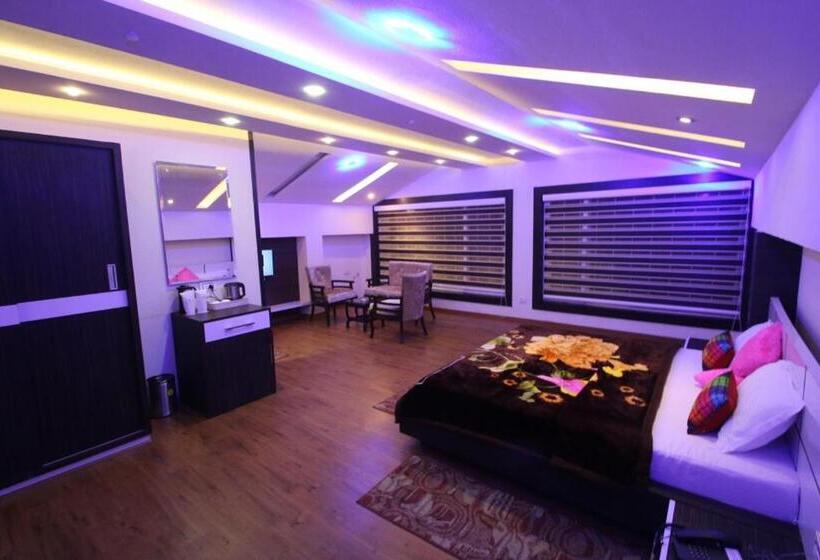 هتل As Clarks Inn