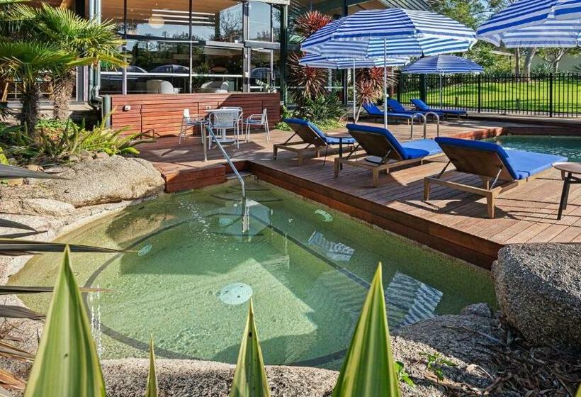 هتل Eden Oak Geelong