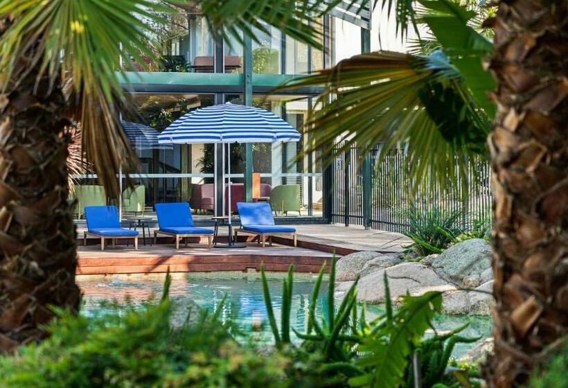 هتل Eden Oak Geelong