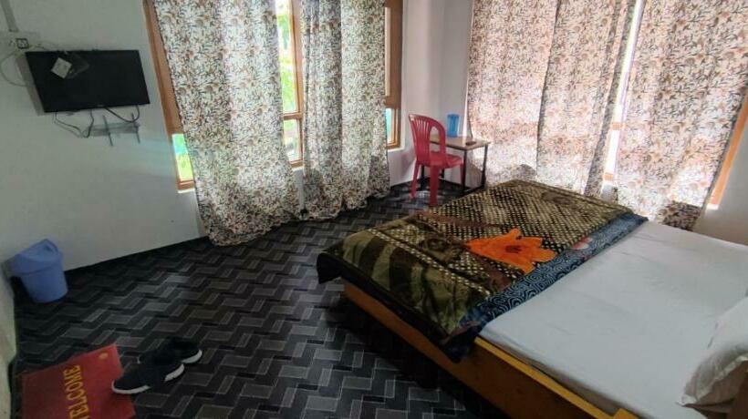 호텔 Sakhi Cottage Wishing Well Pahalgam