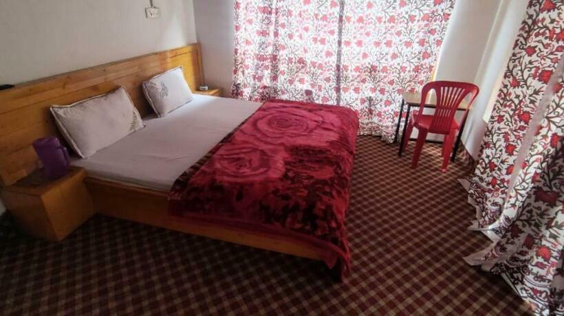 호텔 Sakhi Cottage Wishing Well Pahalgam