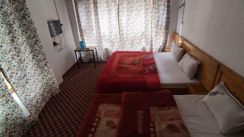 호텔 Sakhi Cottage Wishing Well Pahalgam