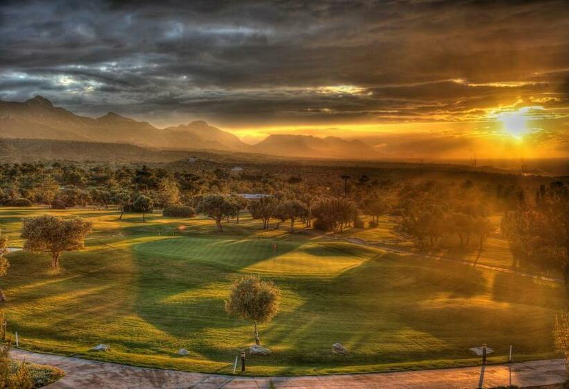 בית מלון כפרי Korineum Golf & Beach Resort