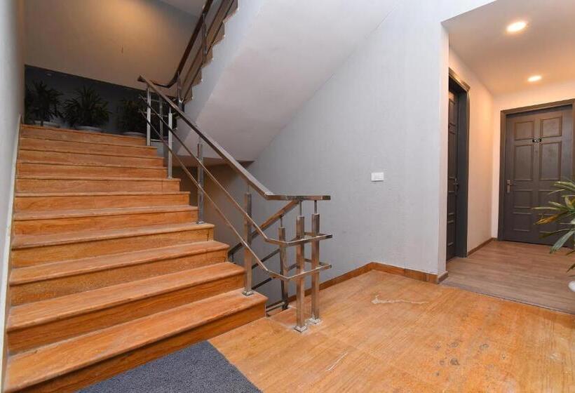 فندق Townhouse Rudra Inn Near Chhatarpur Metro Station