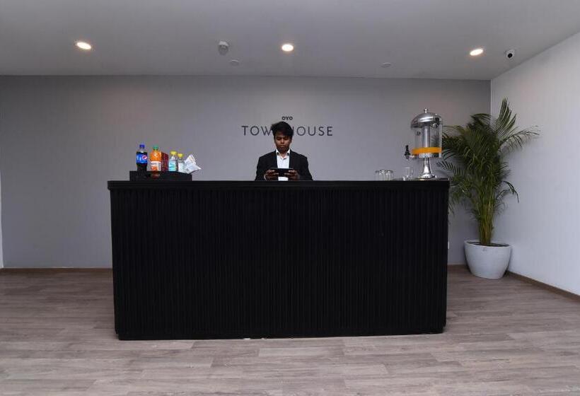 فندق Townhouse Rudra Inn Near Chhatarpur Metro Station