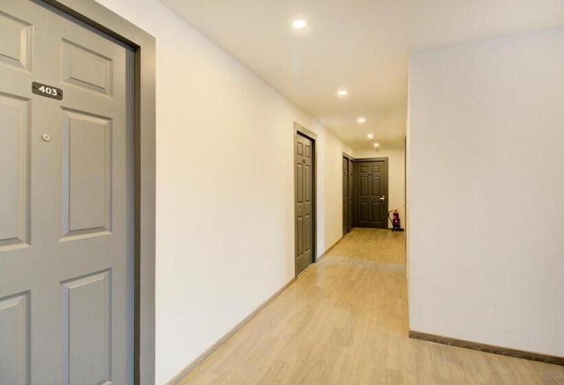 Отель Super Townhouse Q Rooms Btm Layout Near Gopalan Innovation Mall