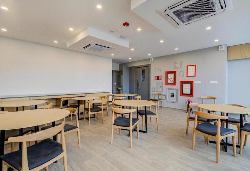 Отель Super Townhouse Q Rooms Btm Layout Near Gopalan Innovation Mall