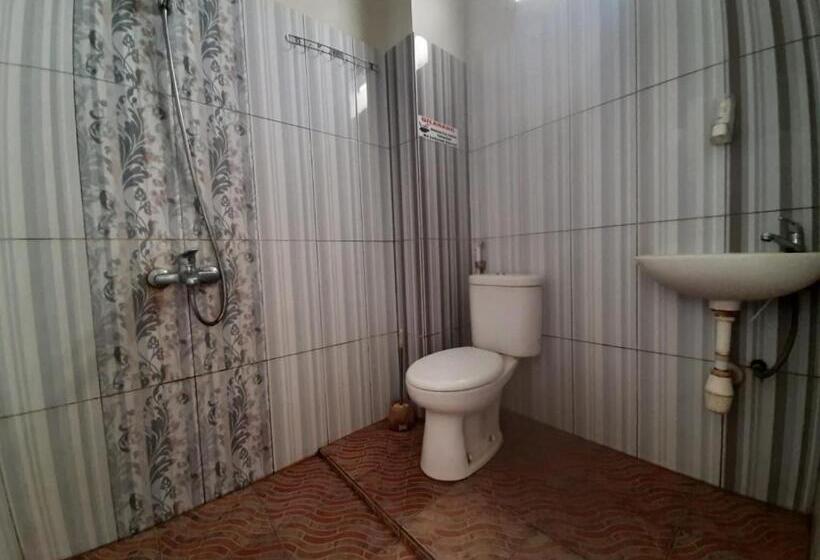 בית מלון כפרי Reddoorz Syariah At Jalan Pramuka