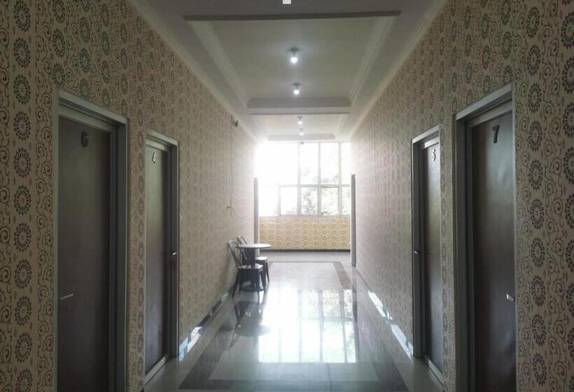 בית מלון כפרי Reddoorz Syariah At Jalan Pramuka