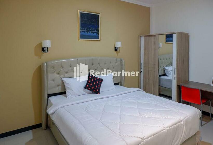 Отель Rit S Garden At Citragrand Semarang Mitra Reddoorz