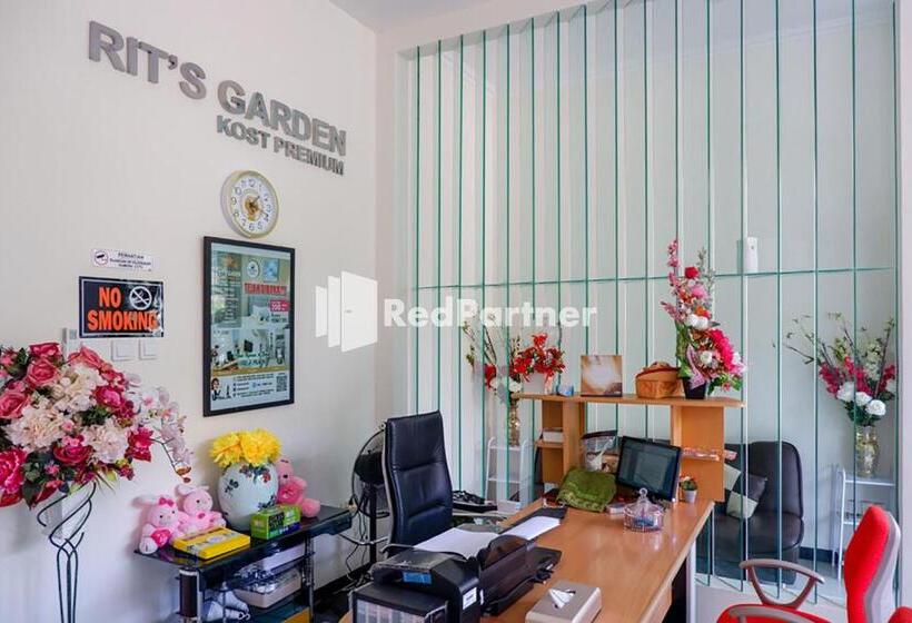 Отель Rit S Garden At Citragrand Semarang Mitra Reddoorz