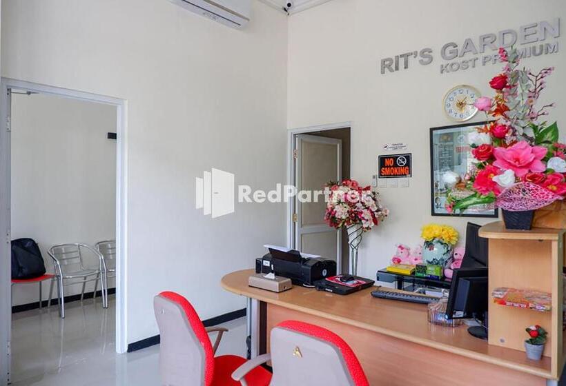 Отель Rit S Garden At Citragrand Semarang Mitra Reddoorz