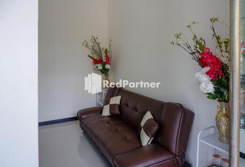 Отель Rit S Garden At Citragrand Semarang Mitra Reddoorz