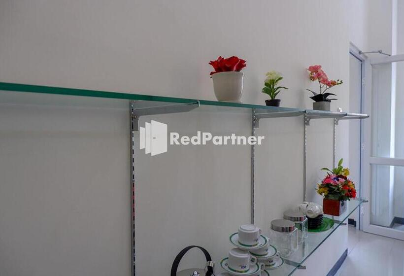 Отель Rit S Garden At Citragrand Semarang Mitra Reddoorz