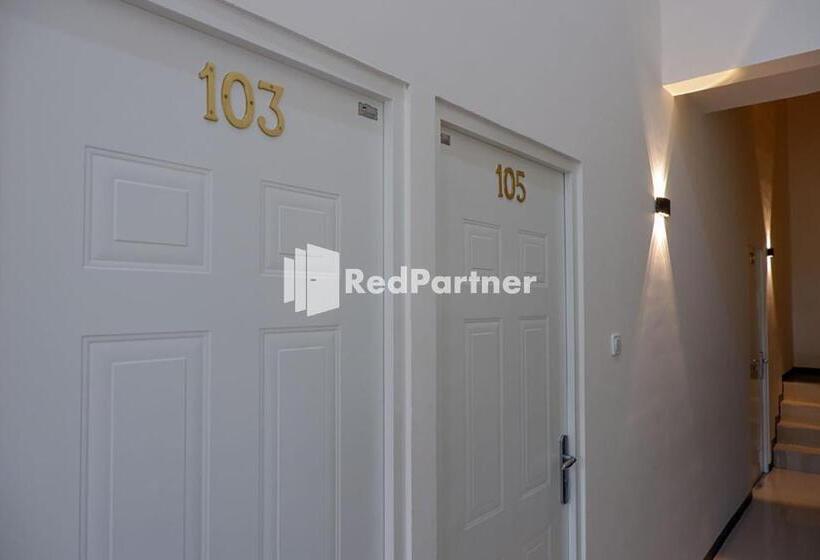 Отель Rit S Garden At Citragrand Semarang Mitra Reddoorz