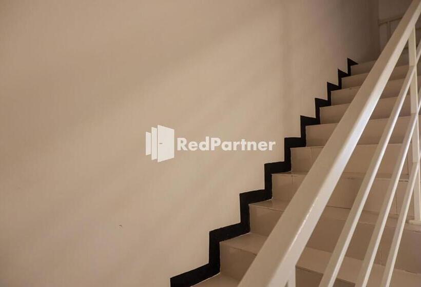 Отель Rit S Garden At Citragrand Semarang Mitra Reddoorz