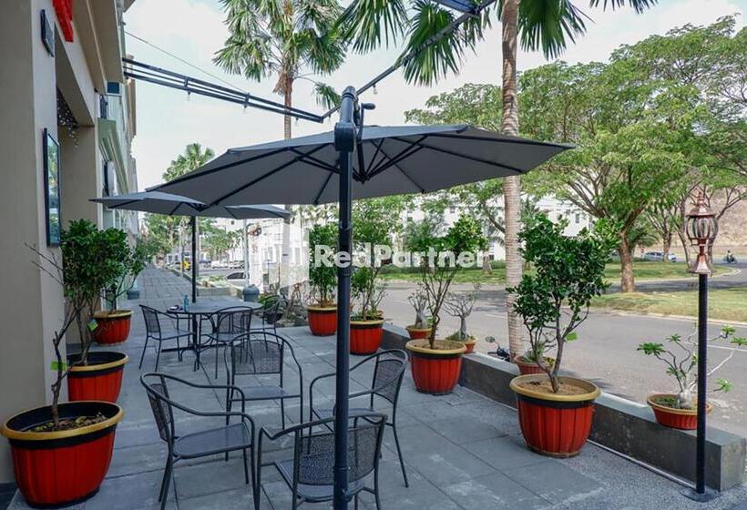 Отель Rit S Garden At Citragrand Semarang Mitra Reddoorz