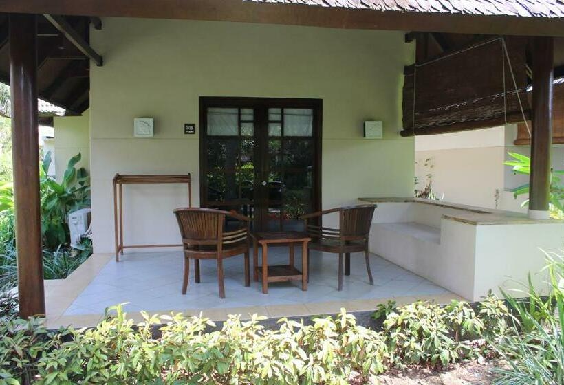 ホテル Tanjung Lesung Beach