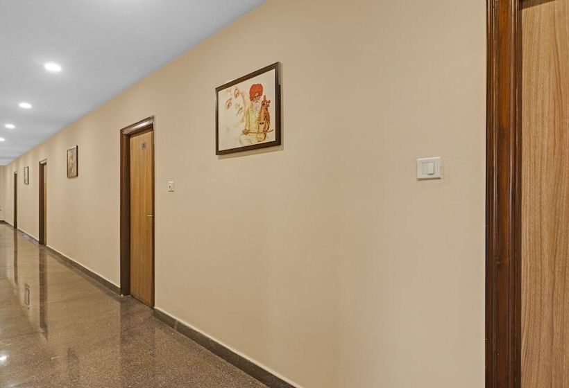 בית מלון כפרי Treebo Pride Inn Botanica