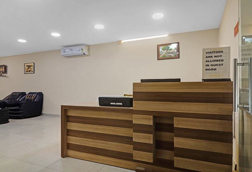 בית מלון כפרי Treebo Pride Inn Botanica