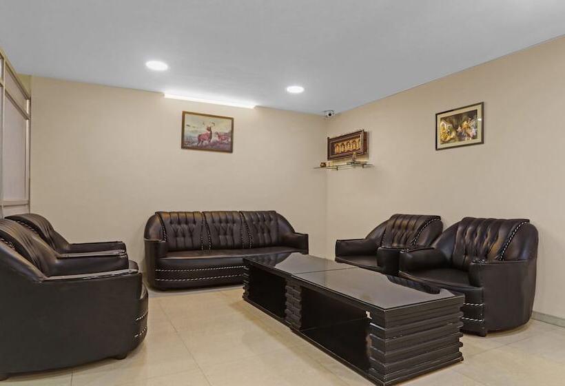 בית מלון כפרי Treebo Pride Inn Botanica