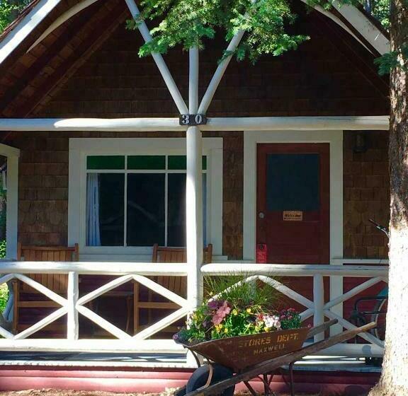 منتجع Johnston Canyon Lodge & Bungalows