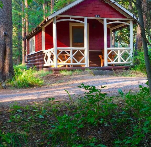 منتجع Johnston Canyon Lodge & Bungalows