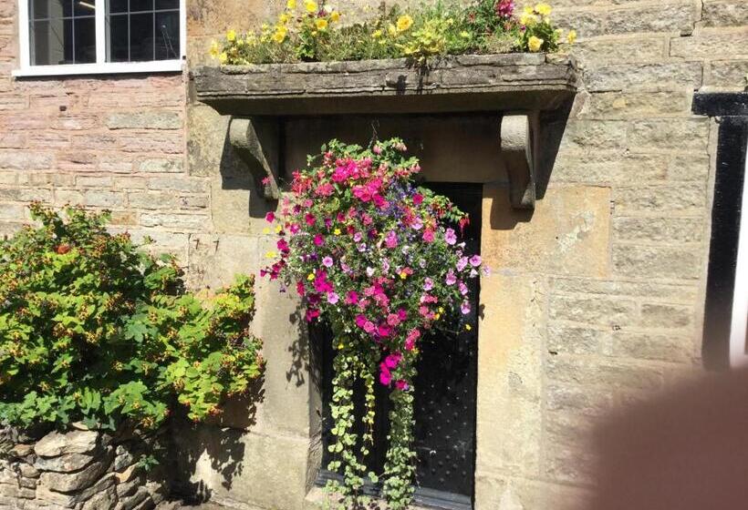 هاستل The Lamb Inn