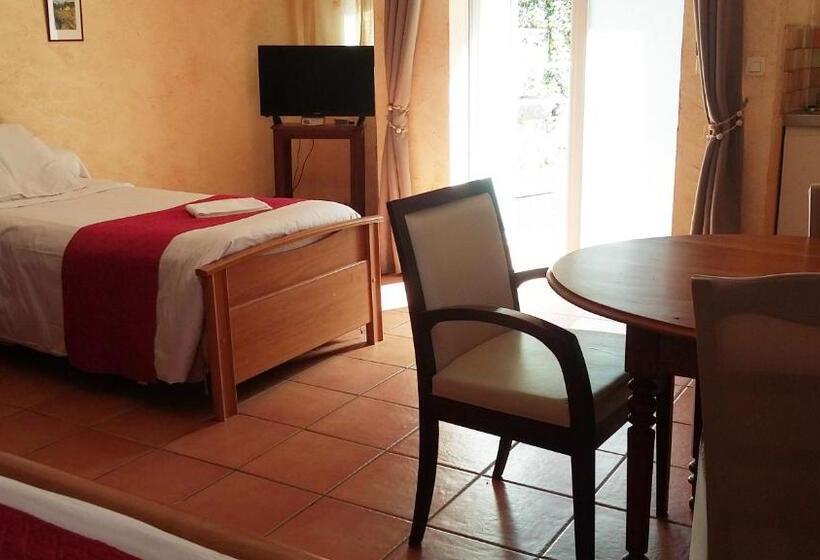 ベッドアンドブレックファースト Chambres D Hôtes La Cavalière