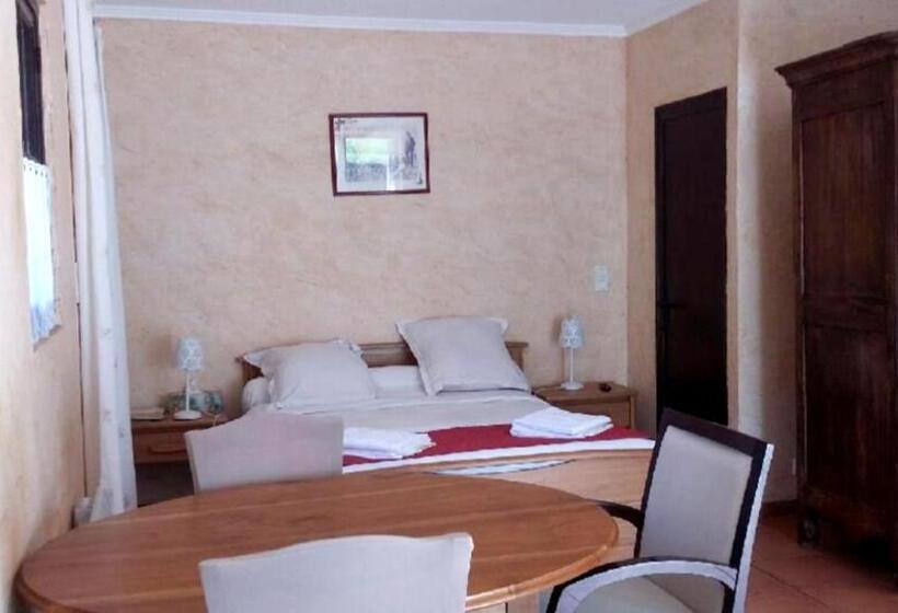 ベッドアンドブレックファースト Chambres D Hôtes La Cavalière