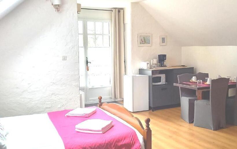 مبيت وإفطار Chambres D Hôtes La Cavalière