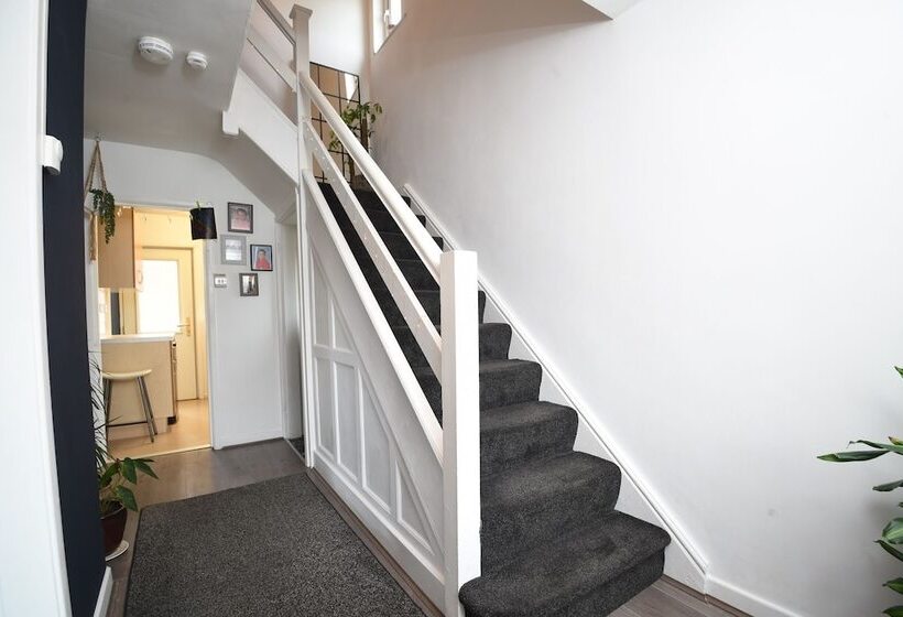 Cosy And Modern 2 Bed Family House In Abergele