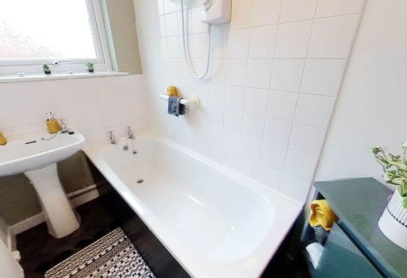 Cosy And Modern 2 Bed Family House In Abergele