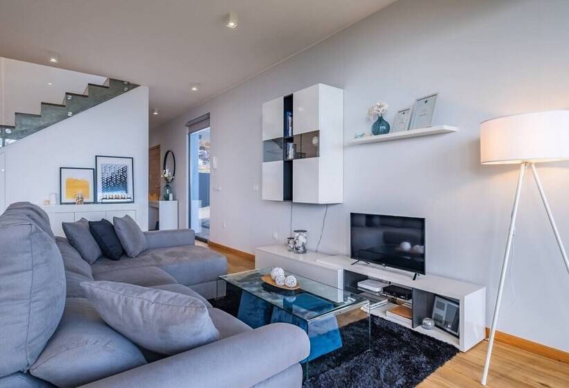 Cristiano Ronaldo Airport View