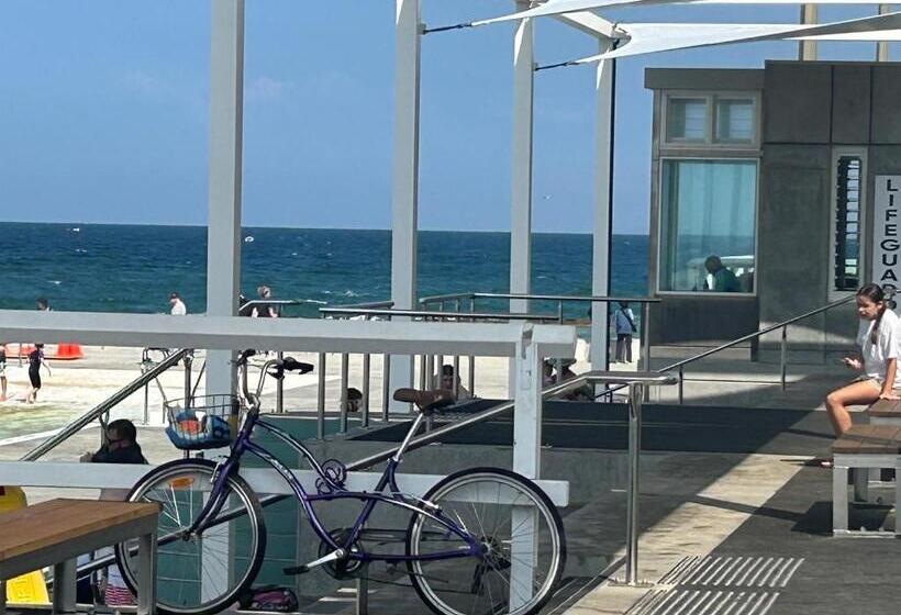 Crown On Darby Newcastle