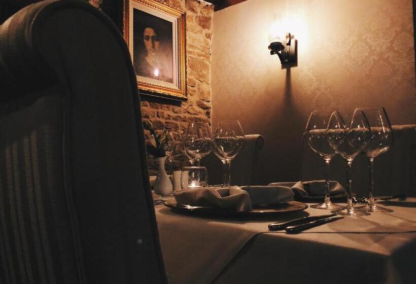 Отель The Houblon Arms