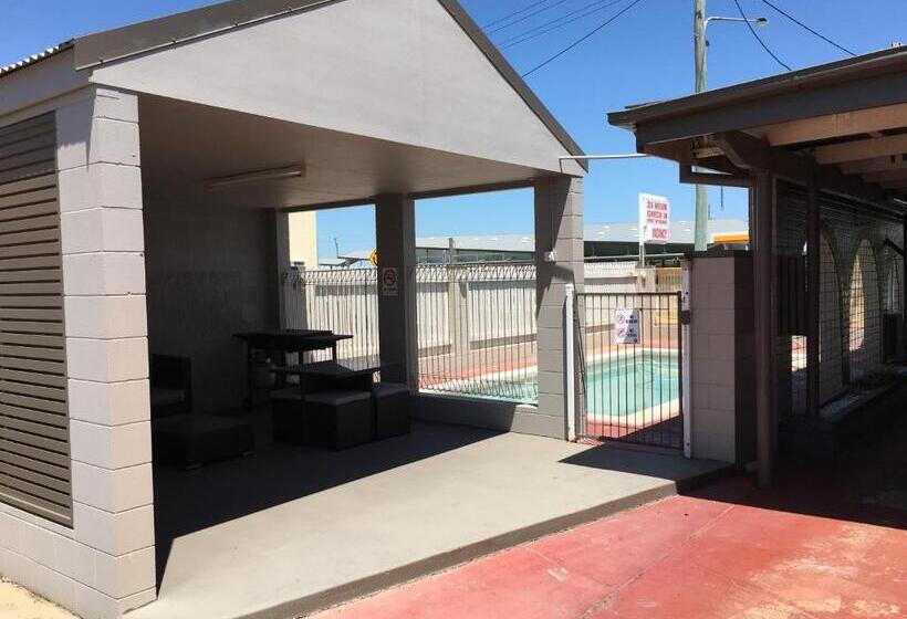 モーテル Plantation Park Motor Inn