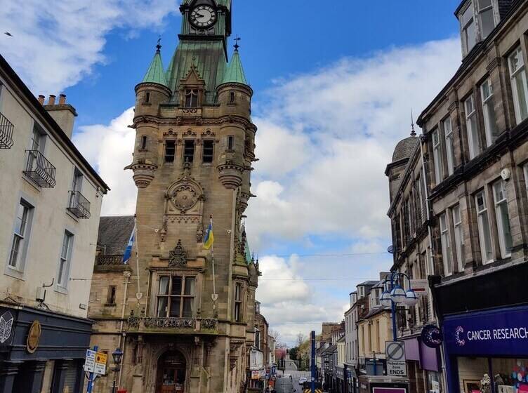 New Fabulous 2bd Maisonette Dunfermline, Fife