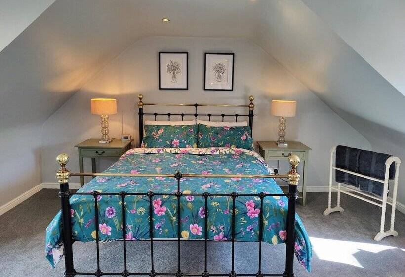 New Fabulous 2bd Maisonette Dunfermline, Fife