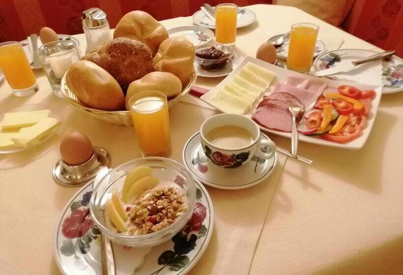 Пансион Gästehaus Holaus