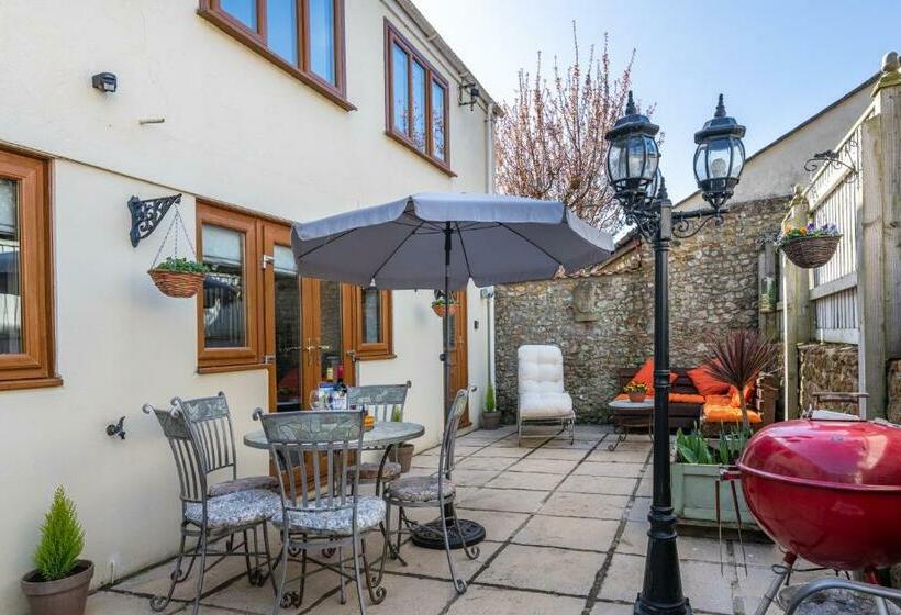 The Friary Newly Available  15 Mins Walk To Beach