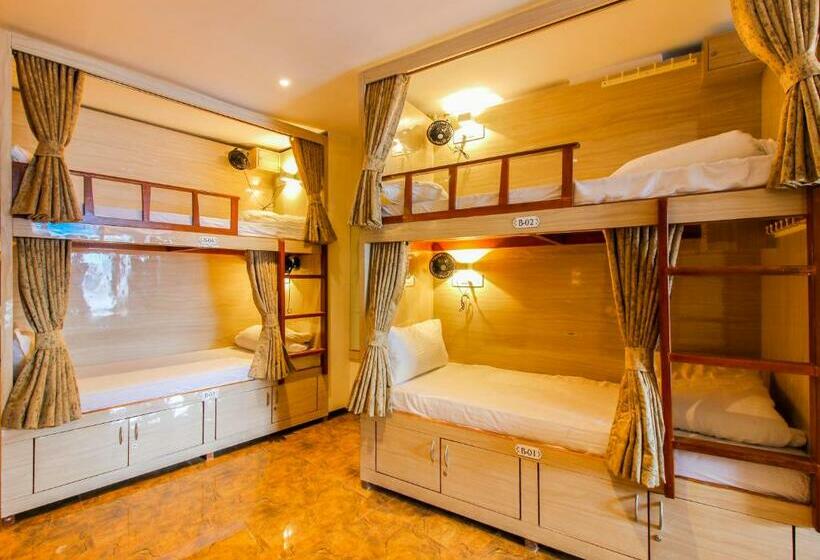 호스텔 Hygeinic Airport Dormitory Near By Bom
