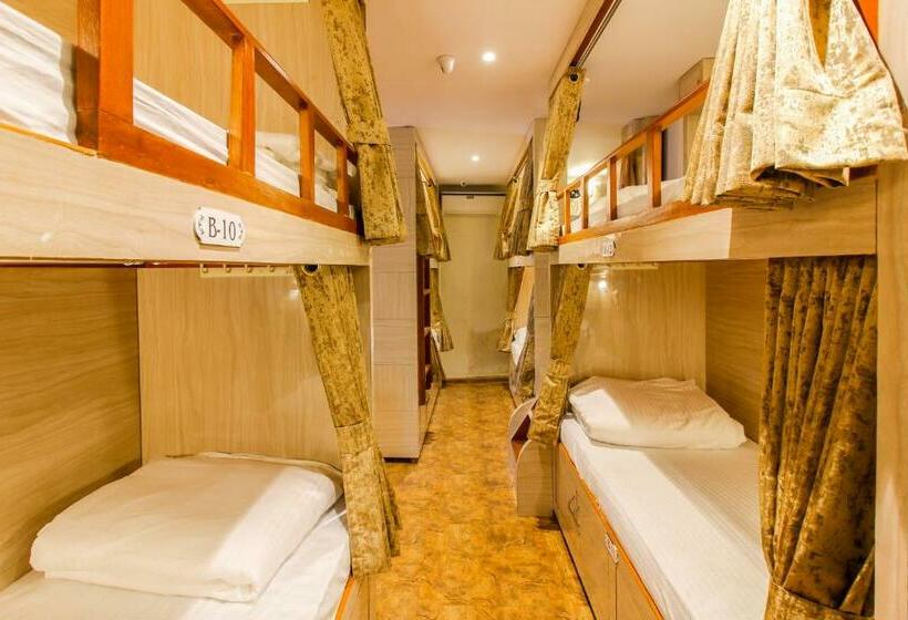 호스텔 Hygeinic Airport Dormitory Near By Bom