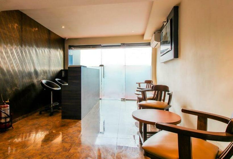 호스텔 Hygeinic Airport Dormitory Near By Bom