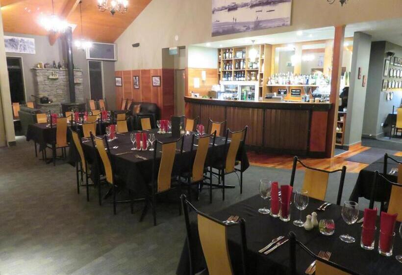 הוסטל Stations Inn