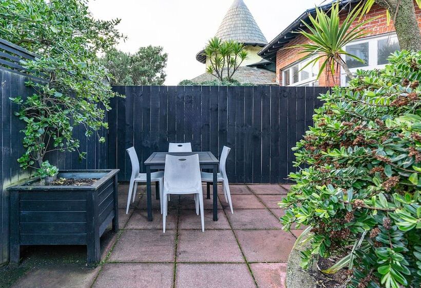 Esplanade Apartments