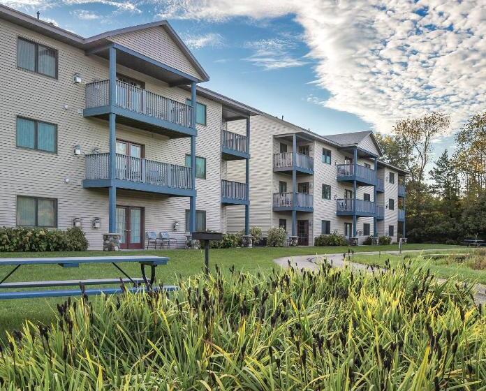 בית מלון כפרי Club Wyndham Tamarack