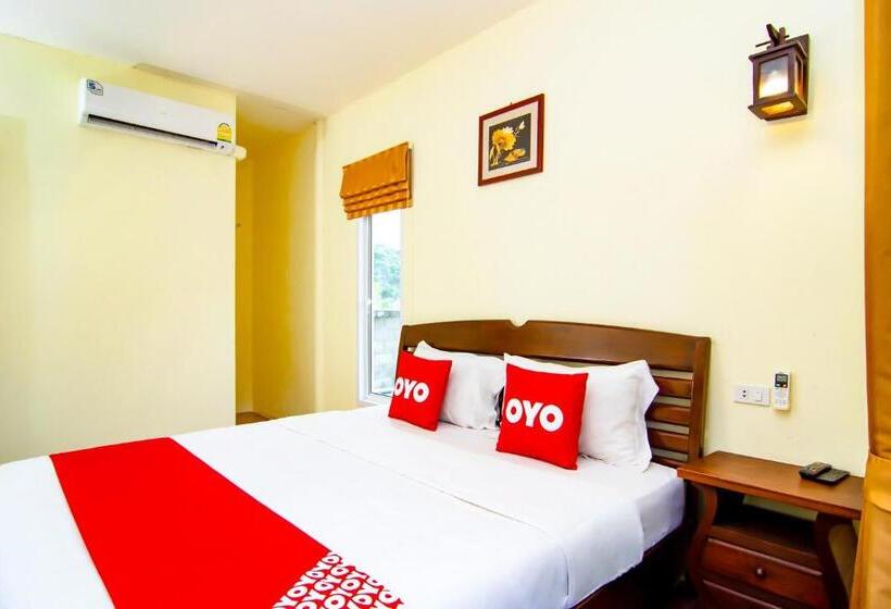 בית מלון כפרי Oyo 607 Nawang Resort