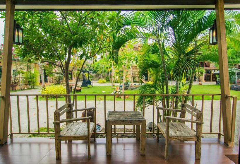 בית מלון כפרי Oyo 607 Nawang Resort