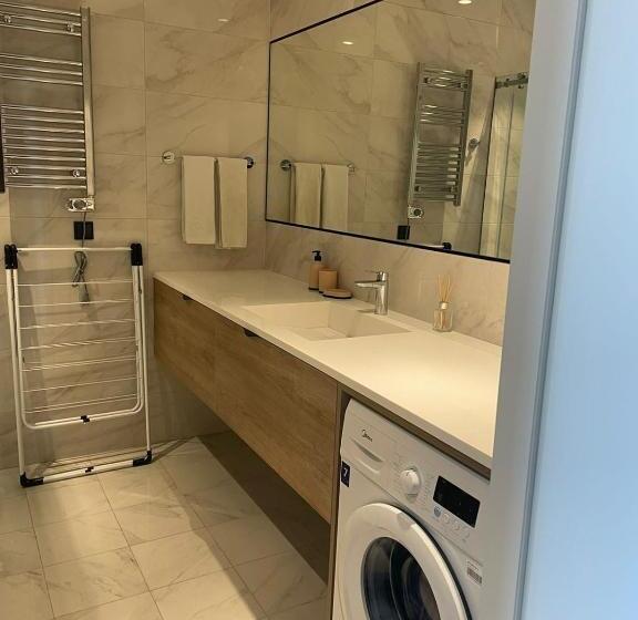 هتل Sea Breeze Apartments Lighthouse